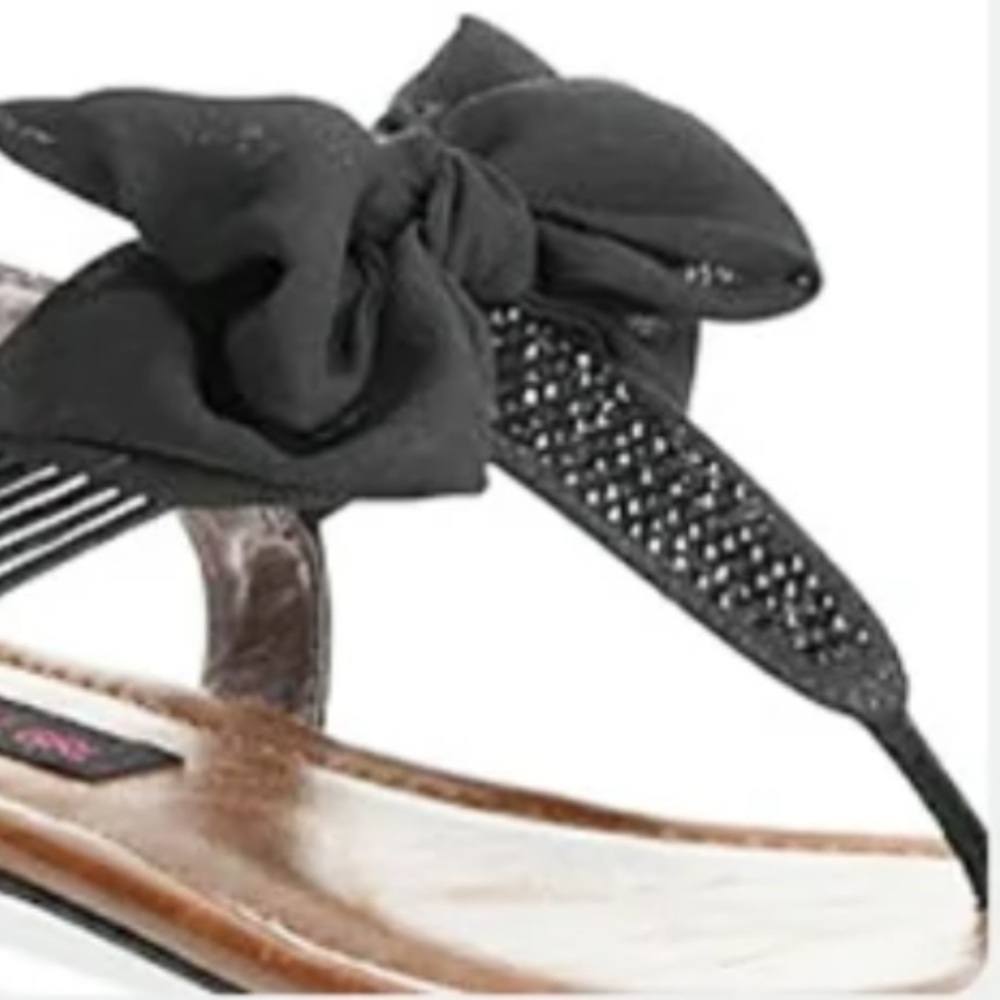Material Girl Womens Swan 2 Split Toe Casual T-Strap Sandals, Black, Size 6.5 - Picture 13 of 16